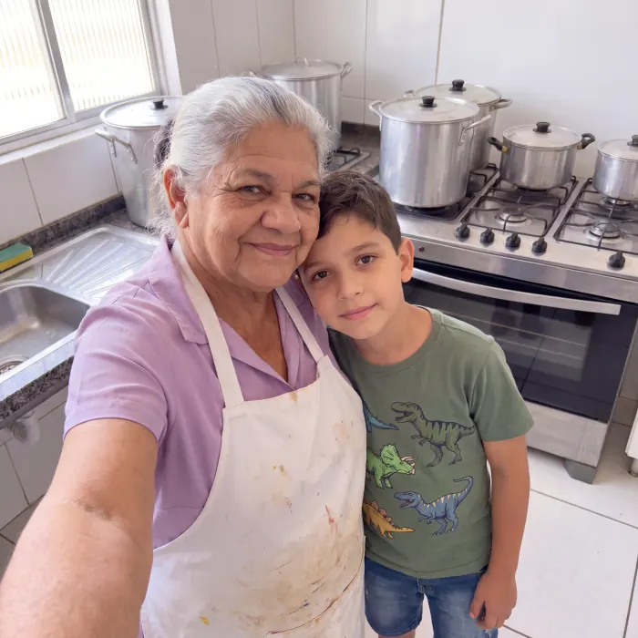 Dona Zilda na cozinha, antes do amanhecer